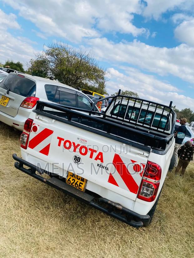Toyota Hilux 2014 White