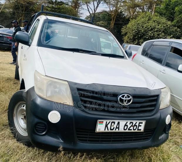 Toyota Hilux 2014 White