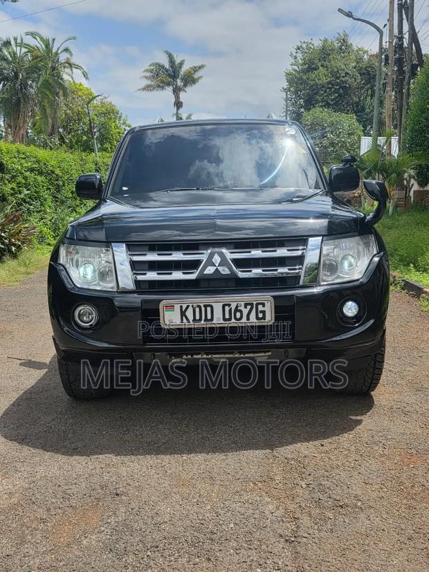 Mitsubishi Pajero 2014 Black