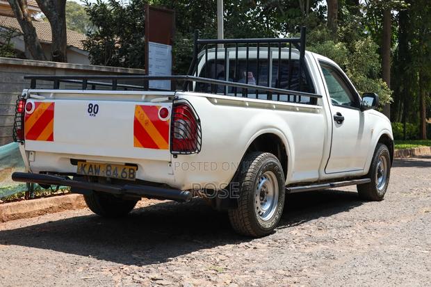 Isuzu D-MAX 2006 White