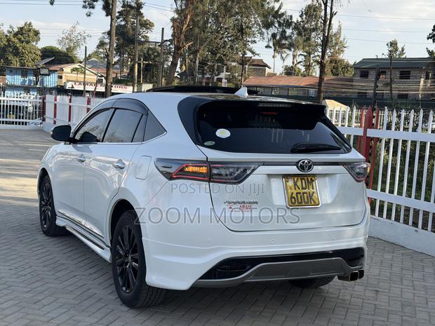 Toyota Harrier 2.0 2016 Pearl