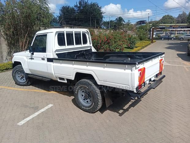 Toyota Land Cruiser 79 Series 2021 Off white