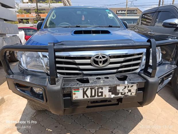 Toyota Hilux 2014 Blue