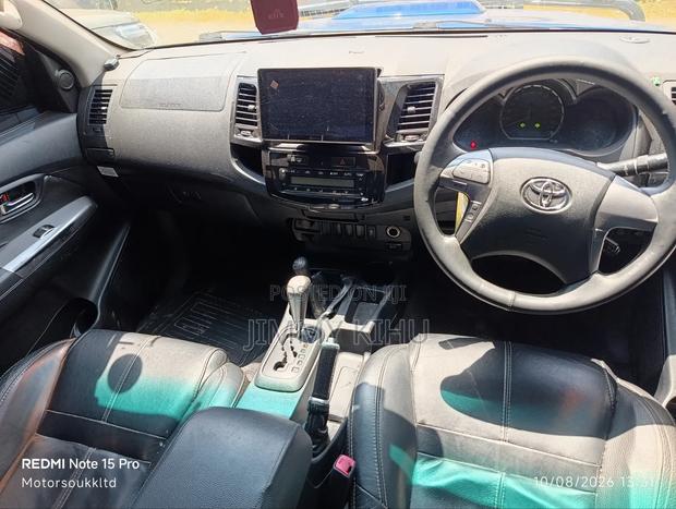 Toyota Hilux 2014 Blue