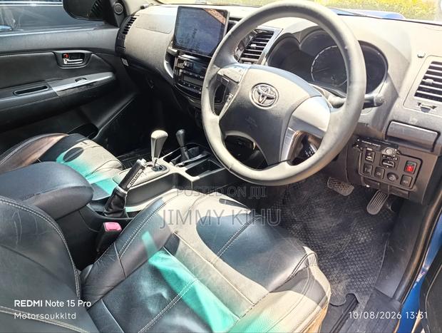 Toyota Hilux 2014 Blue