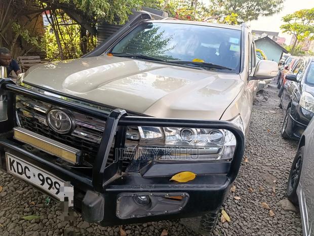 Toyota Land Cruiser 2009 Gold