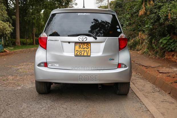 Toyota Ractis 2015 Silver