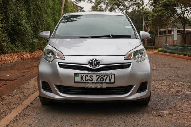 Toyota Ractis 2015 Silver