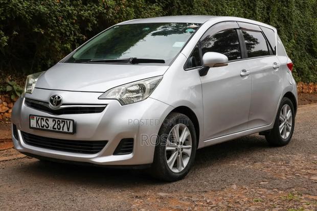 Toyota Ractis 2015 Silver