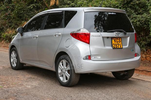 Toyota Ractis 2015 Silver