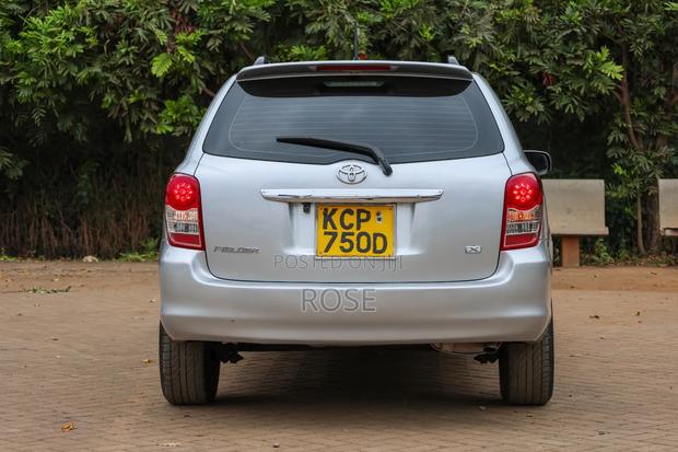 Toyota Corolla Fielder 2011 Silver