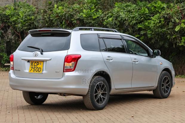 Toyota Corolla Fielder 2011 Silver