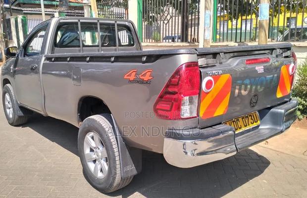 Toyota Hilux 2021 Gray