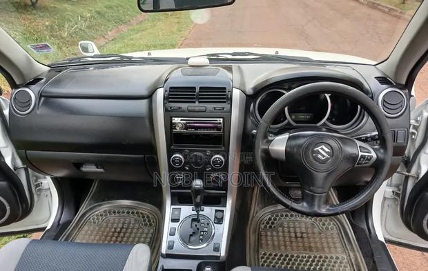 Suzuki Escudo 2009 White