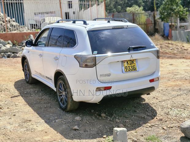 Mitsubishi Outlander 2015 White