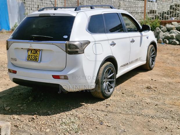 Mitsubishi Outlander 2015 White