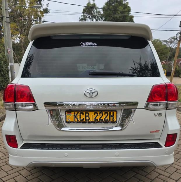 Toyota Land Cruiser 2008 White