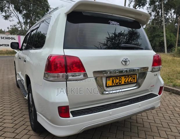 Toyota Land Cruiser 2008 White