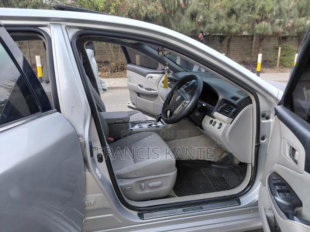 Toyota Crown 2011 Silver