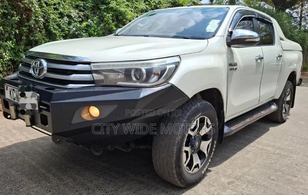 Toyota Hilux 2016 White