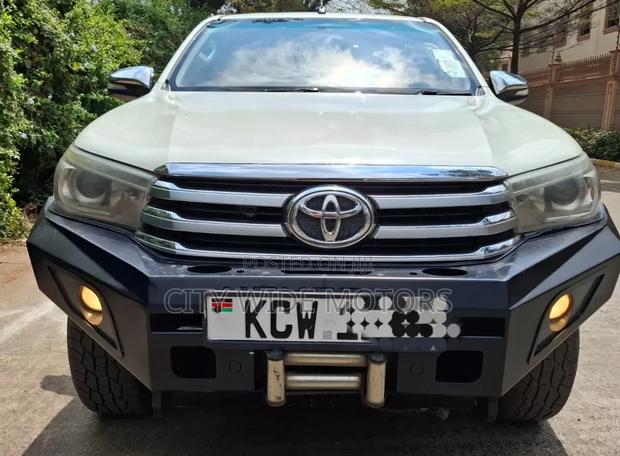 Toyota Hilux 2016 White