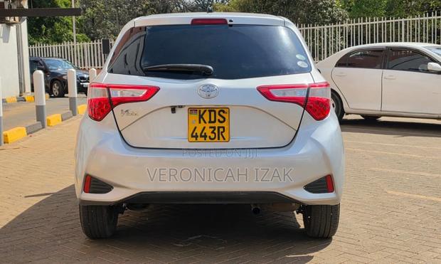 Toyota Vitz 2017 Silver