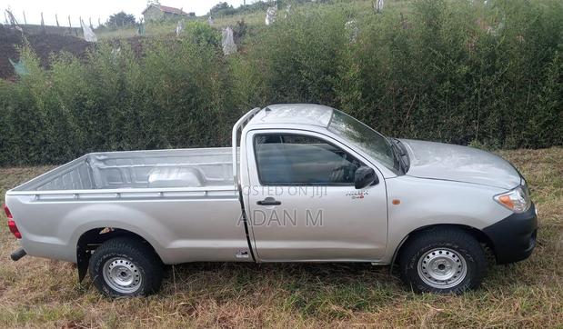 Toyota Hilux 2011 Silver