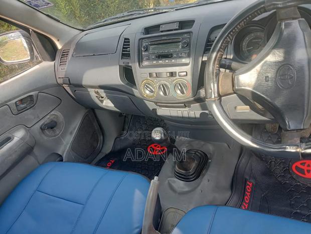 Toyota Hilux 2011 Silver