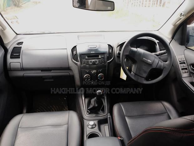 Isuzu D-MAX 2021 White