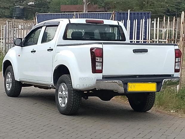 Isuzu D-MAX 2021 White
