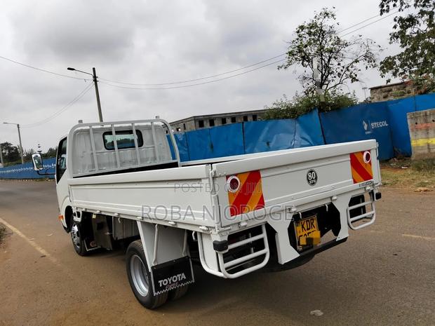 Toyota Dyna 2015 Pearl