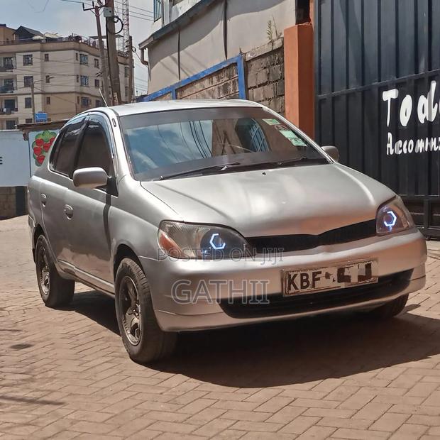 Toyota Platz 2000 Silver