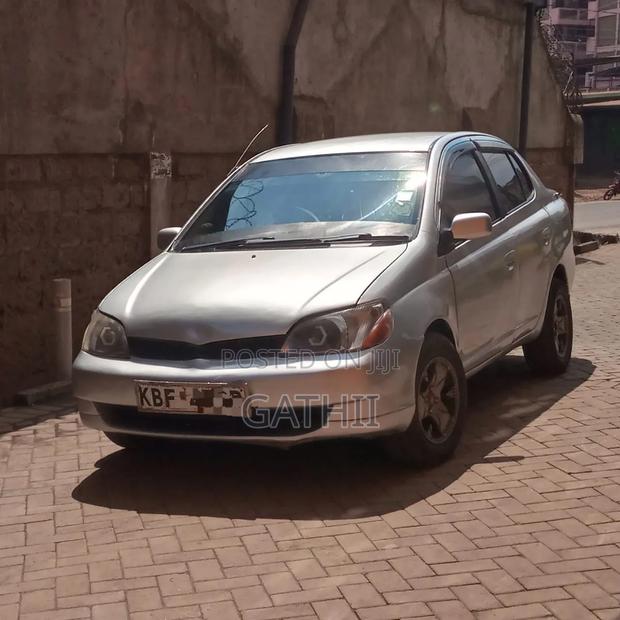 Toyota Platz 2000 Silver