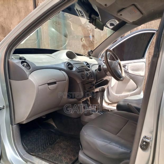 Toyota Platz 2000 Silver