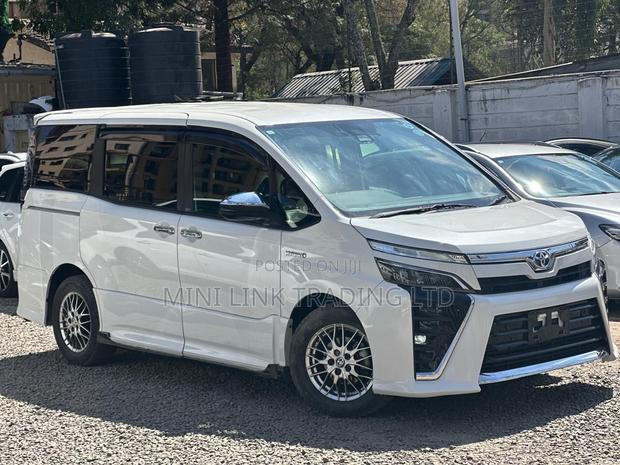 Toyota Voxy Hybrid ZS Kirameki II 2WD 7-Seater 2019 Pearl
