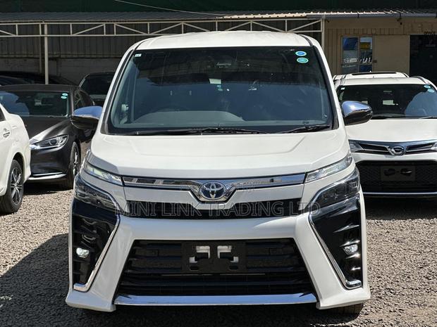 Toyota Voxy Hybrid ZS Kirameki II 2WD 7-Seater 2019 Pearl