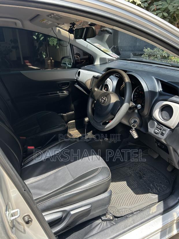 Toyota Vitz 2012 Silver