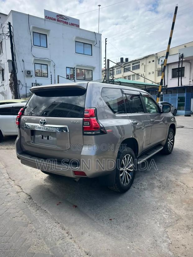Toyota Land Cruiser Prado 2020 Gray