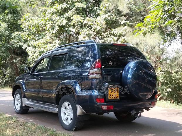 Toyota Land Cruiser Prado 2004 Blue