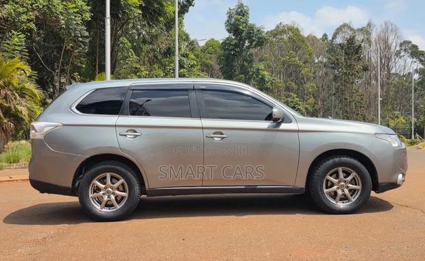 Mitsubishi Outlander 2012 Silver
