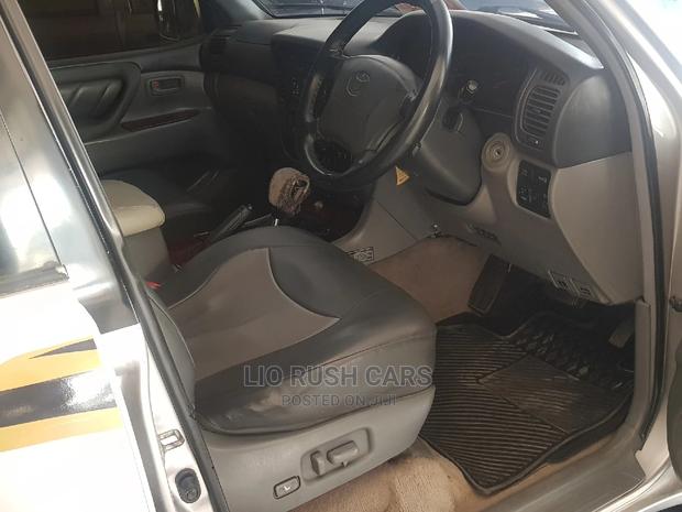 White 2004 Toyota Land Cruiser - Exceptional Vehicle