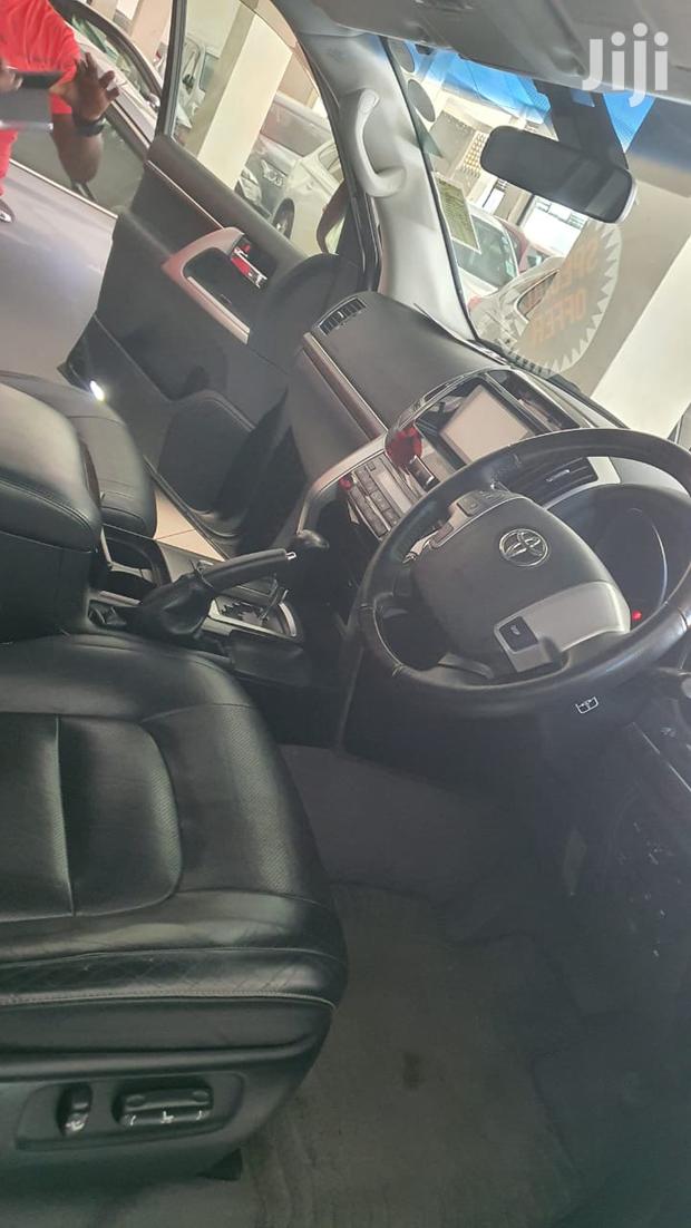 2012 Toyota Land Cruiser Black: High-End SUV for Sale