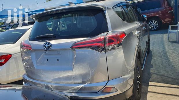 2019 Toyota RAV4 Silver - The Ultimate SUV for the Modern Family