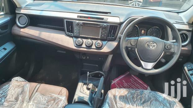 2019 Toyota RAV4 Silver - The Ultimate SUV for the Modern Family