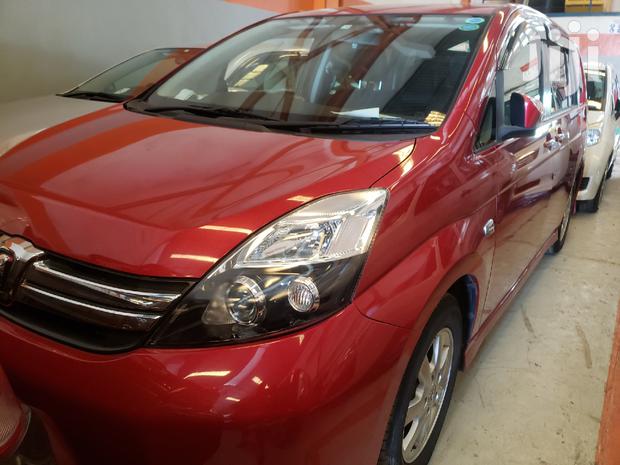 Red ISIS 2015 Toyota: High-Performance Compact Sedan