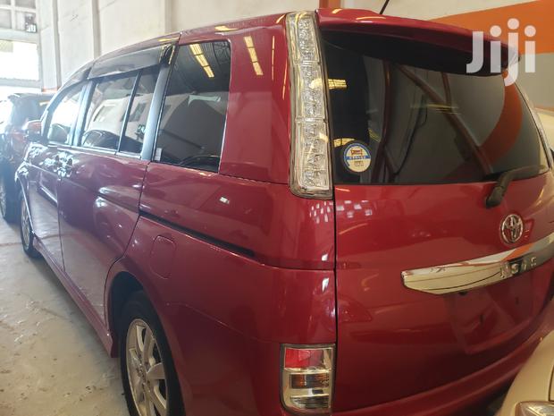 Red ISIS 2015 Toyota: High-Performance Compact Sedan