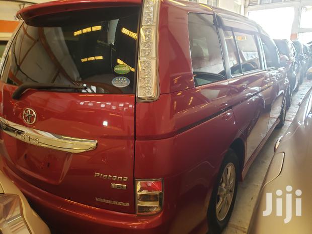 Red ISIS 2015 Toyota: High-Performance Compact Sedan