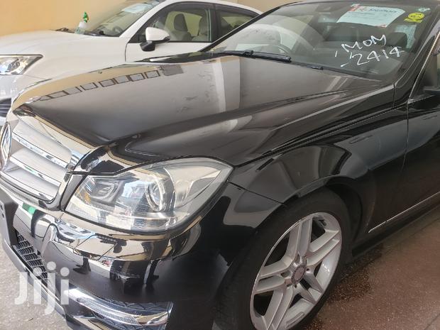2013 Mercedes-Benz C200 Black Edition: Sophisticated Ride