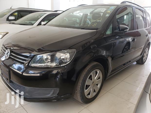 Volkswagen Touran Black 2013: High-Quality Family Car