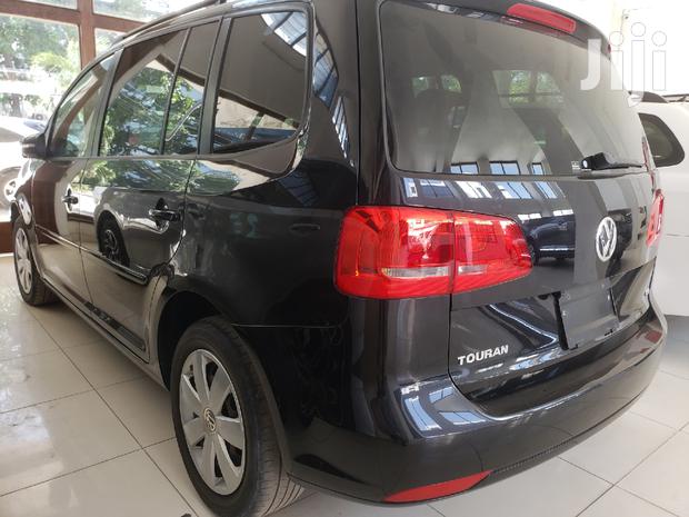 Volkswagen Touran Black 2013: High-Quality Family Car